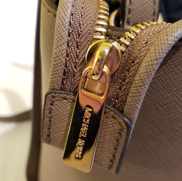 Michael Kors Medium Satchel - Picture 3 of 4
